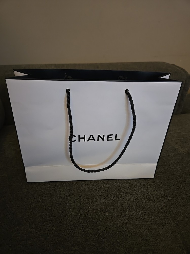 CHANEL Small Gift Bag Pouch with 1.5ml Eau Vive Perfume Sample