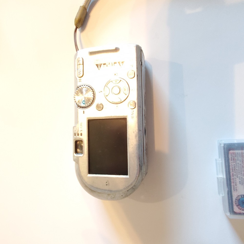 Sony Cyber-Shot Camara, Manual, Extra battery, 5 memory Sticks With Case, Cables