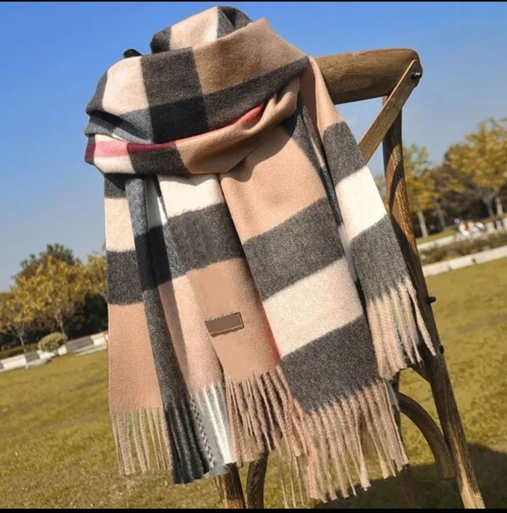Burberry Giant Check Cashmere Scarf in Camel Brand New