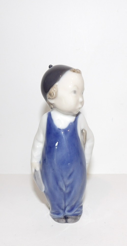 ADORABLE ROYAL COPENHAGEN DENMARK BOY WITH BROOM 3250 FIGURINE