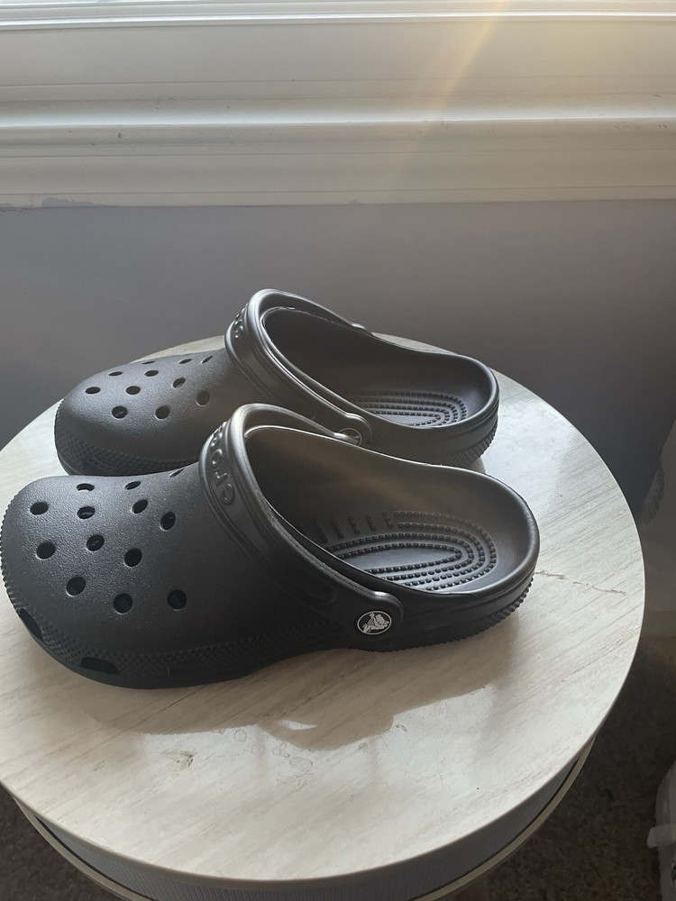 Crocs Unisex Classic Clog Black, Size US Men 4/Women 6