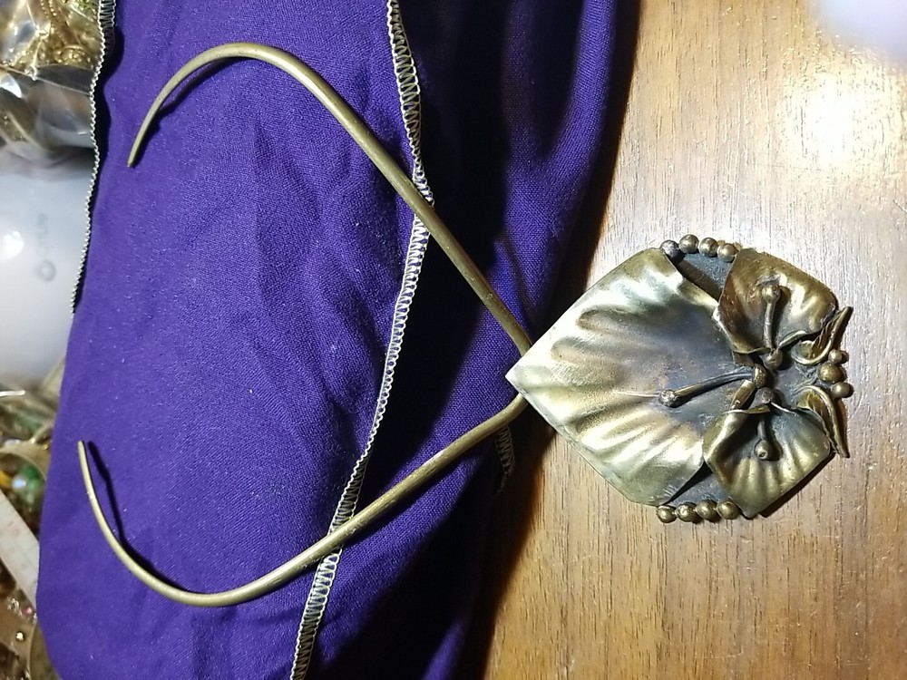 Goldtone Costume Choker