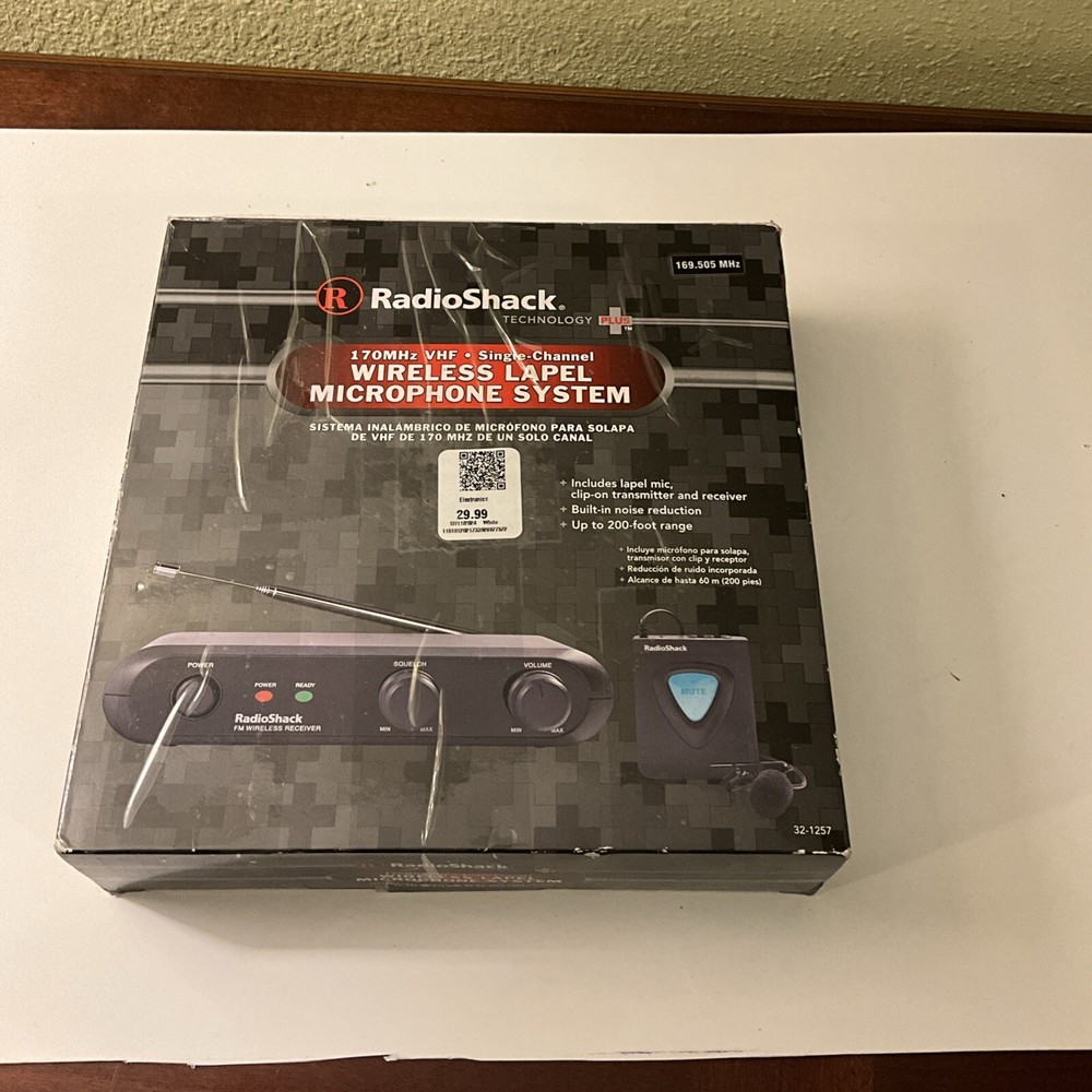 Radio Shack Wireless Lapel Microphone System Model: 32-1257 (171.905 MHz)  Two