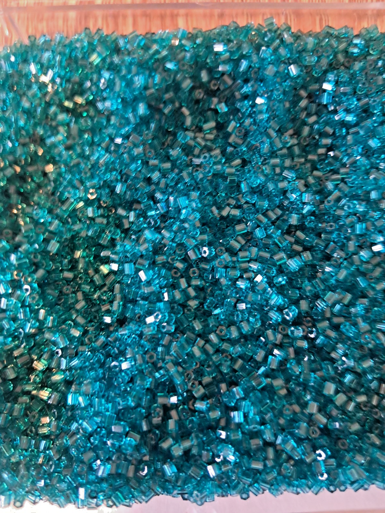 CZECH GLASS BEADS/BLUE ZIRCON (10 GROSS)