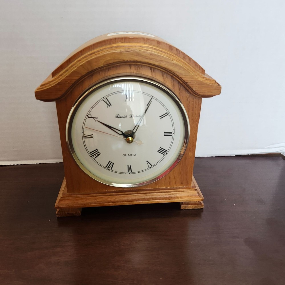 Daniel Dakota Quartz Mantel Clock Roman Numerals Oak Wood Finish 9
