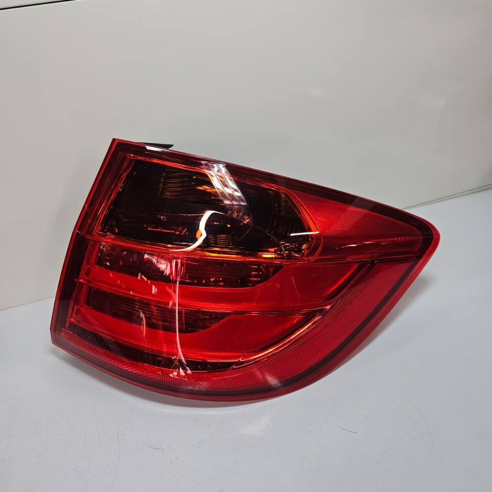 OEM BMW 3-Series F31 Rear Right Taillight Lamp 7259902