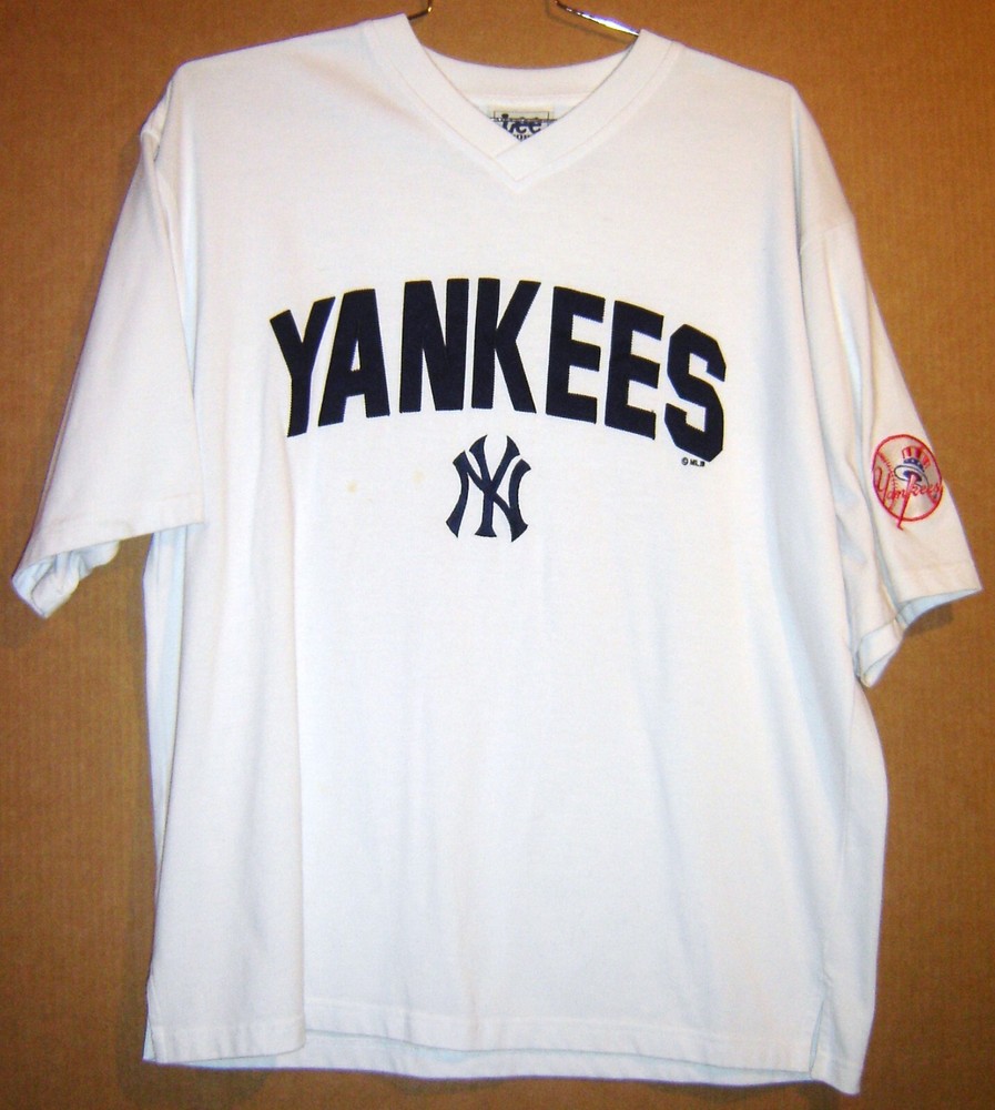 NEW YORK YANKEES WHITE PINSTRIPE MAJESTIC BUTTON-DOWN JERSEY - SIZE XL