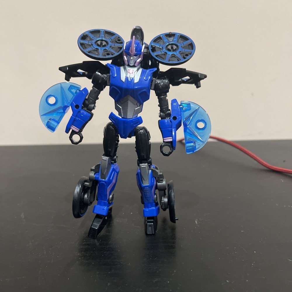 Hasbro Transformers Legacy Prime Univese Arcee Deluxe Class (comes With Box)