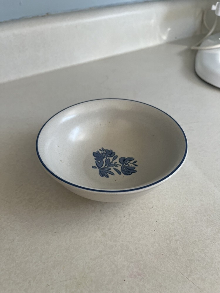 Pfaltzgraff Yorktowne 6 Inch Stoneware Soup Cereal Bowls Vintage Cottage Castle USA Made