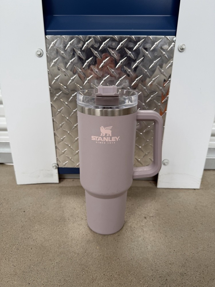 Stanley Water Bottle Quencher Tumbler 40 oz Purple Needs Straw