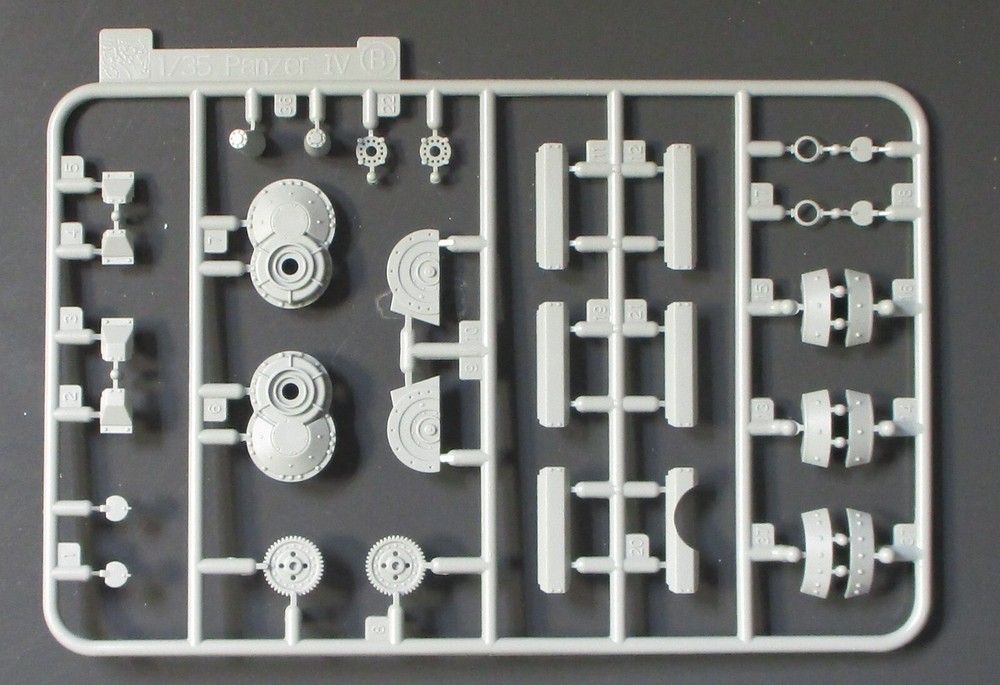 1/35 Cyber Hobby Panzer IV Ausf B Parts Tree B Kit 6297