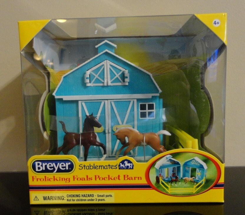 BREYER Stablemates 5932 POCKET BARN FROLICKING FOALS stable farm toys