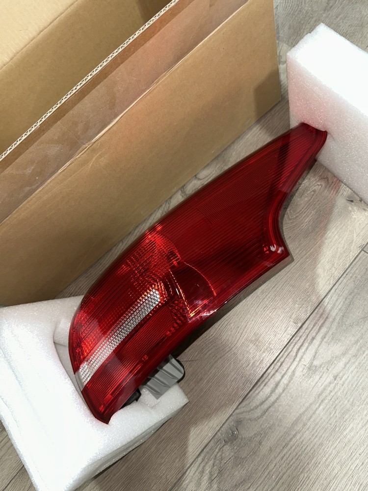 F1EB13404 rear lamp rh FORD FOCUS