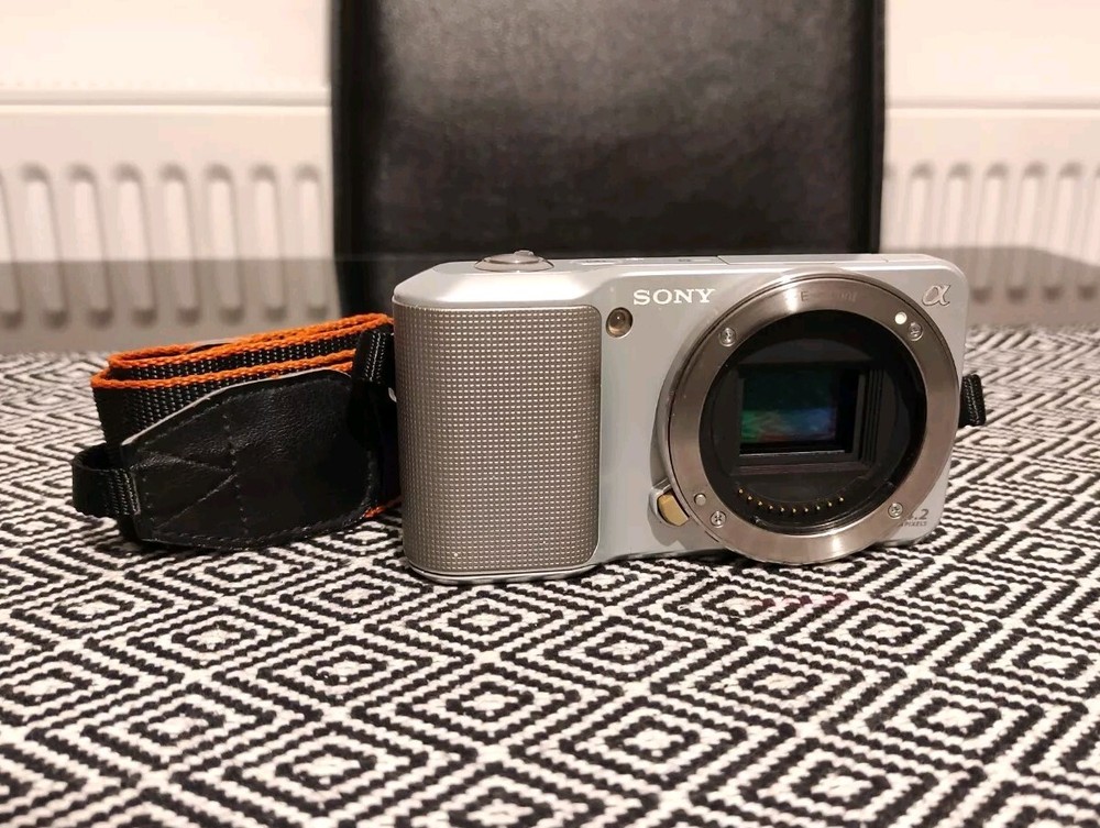 Sony Alpha NEX-3 14MP Mirrorless Camera (Body Only) - Silver