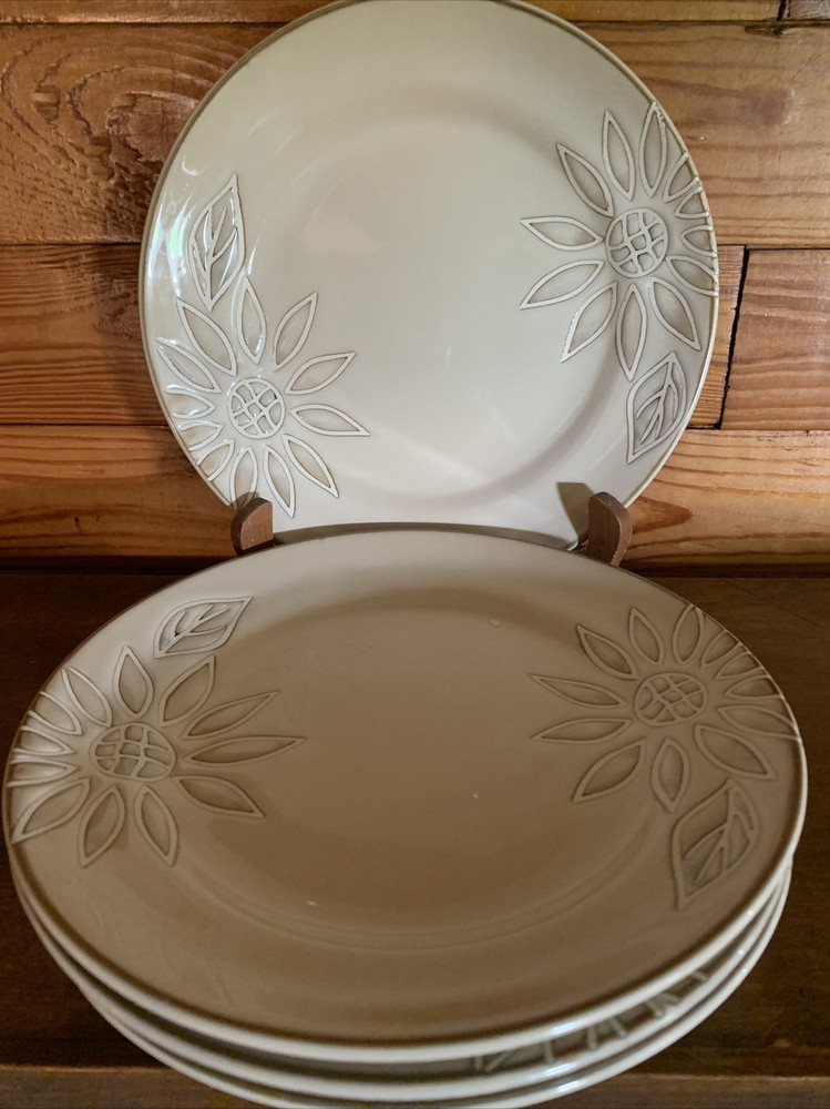 Pfaltzgraff Daisy Chain 4-Piece Tan Embossed Floral Salad Plates