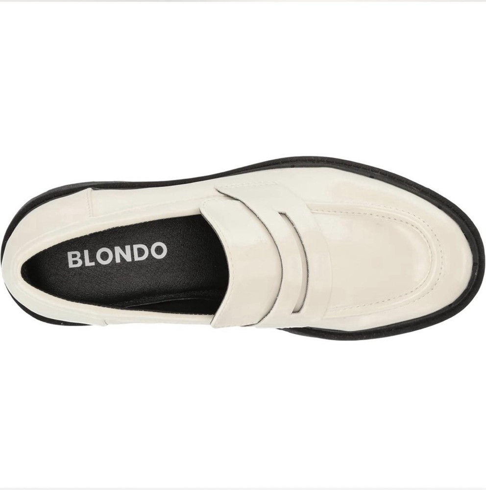 White/Cream Bondo Loafers  Excellent Condition  Size 6M