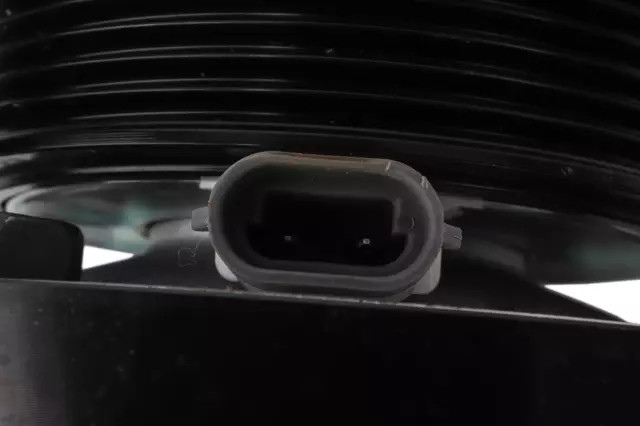 Genuine GM Air Conditioning Compressor and Clutch Assembly 88964862