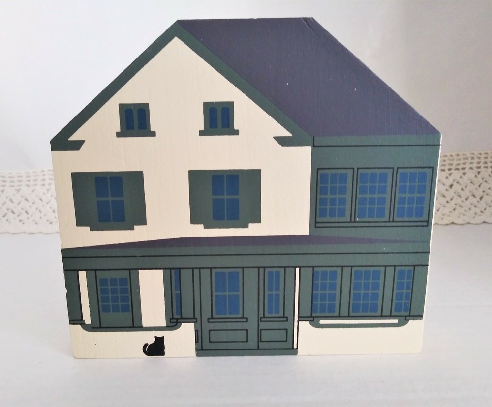 The Cat's Meow Village Yule Cupboard Wooden Hagerstown Series 1988