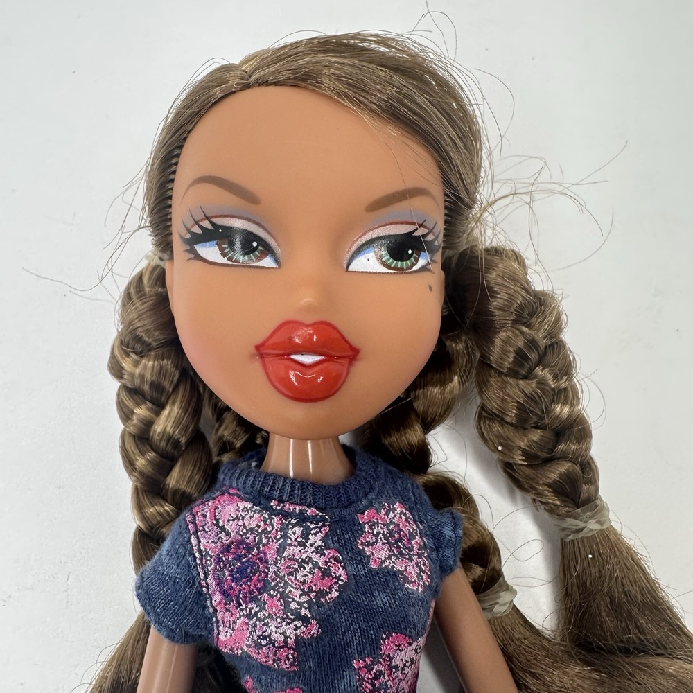 2001 Bratz Doll W/ Brown Hair