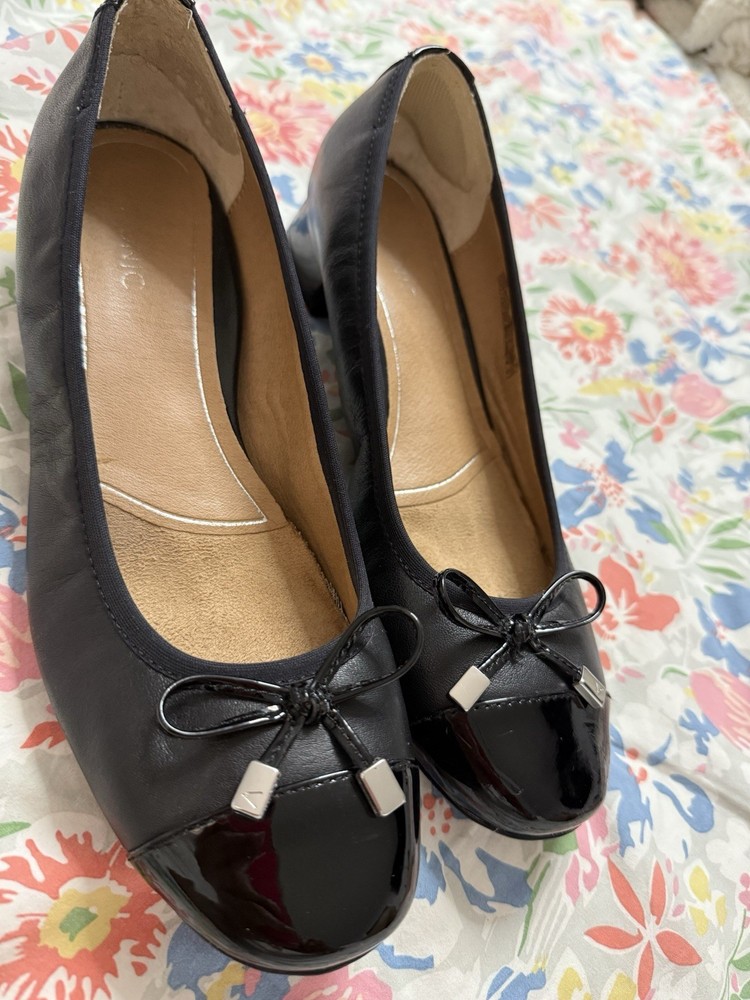 Vionic Womens Mod Daphne Supportive Heel in Black Size 9.5