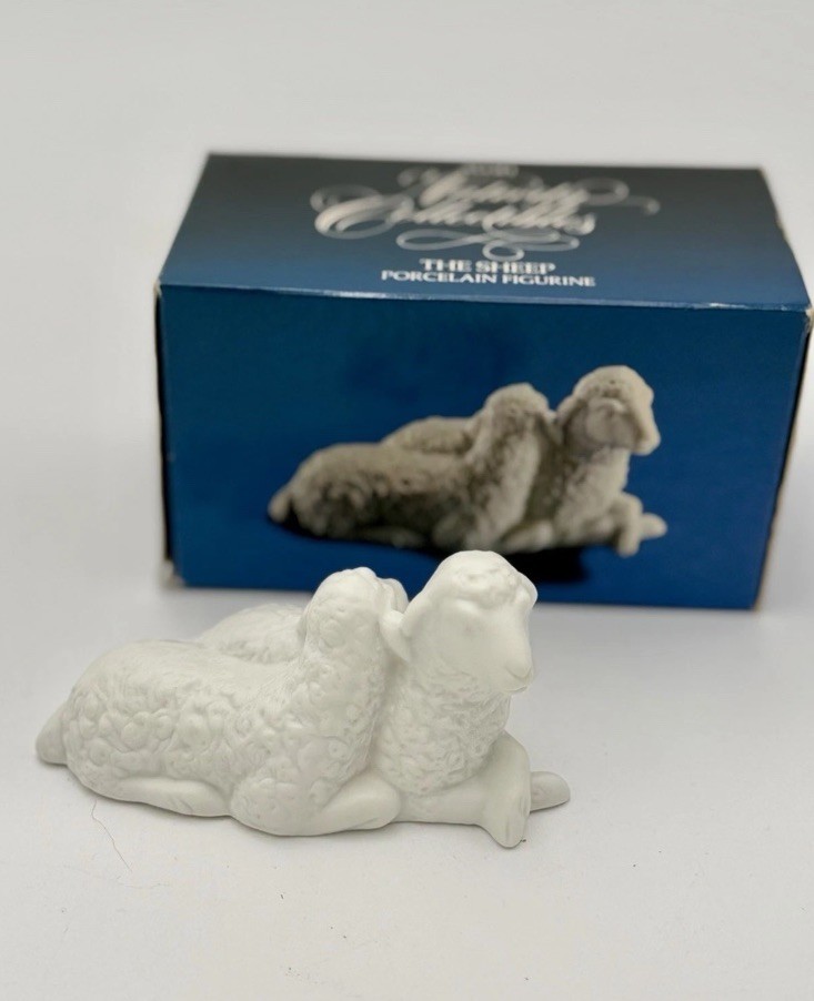 Vintage Avon The Sheep Porcelain Animal Christmas Nativity Figure with Box