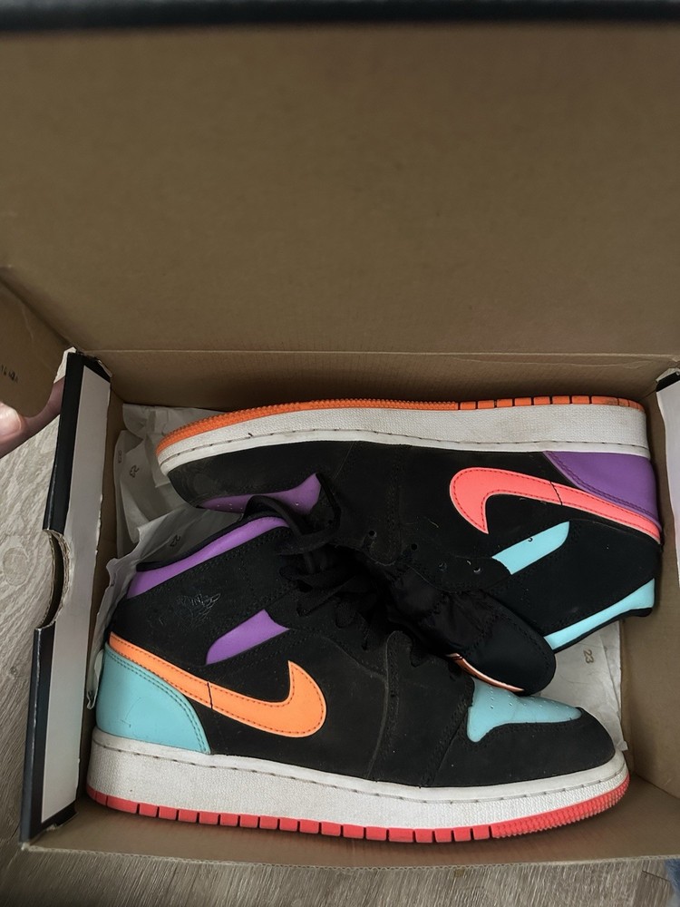 Air Jordan 1 Mid GS Black Total Orange Youth Size 6 Sneakers  