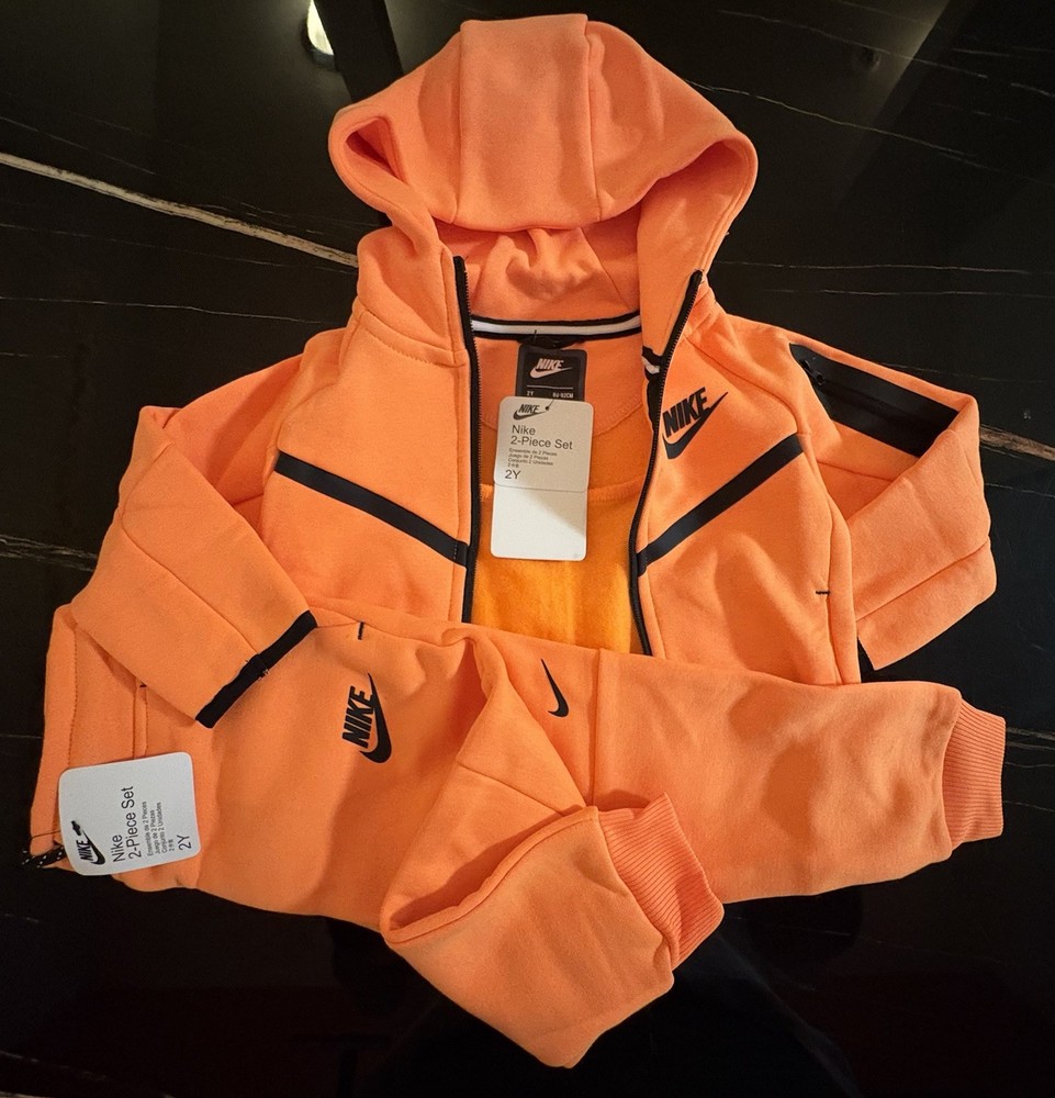 Nice Peach Kid Nike Tech Set (Size 2Y)
