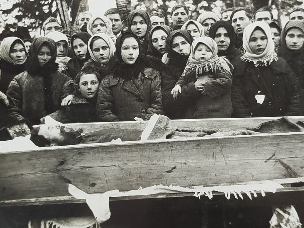 1910 Antique Post-Mortem Photo – Orthodox Priest in Coffin, Funeral Scene, Rare