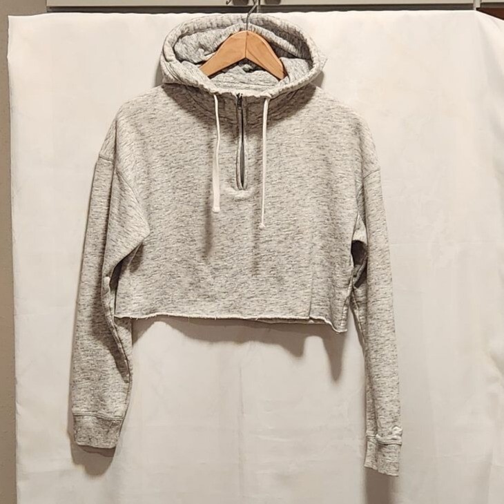 Hollister Women's Size XS Cropped Hooded Sweatshirt Gray 1/4 Zip Pullover