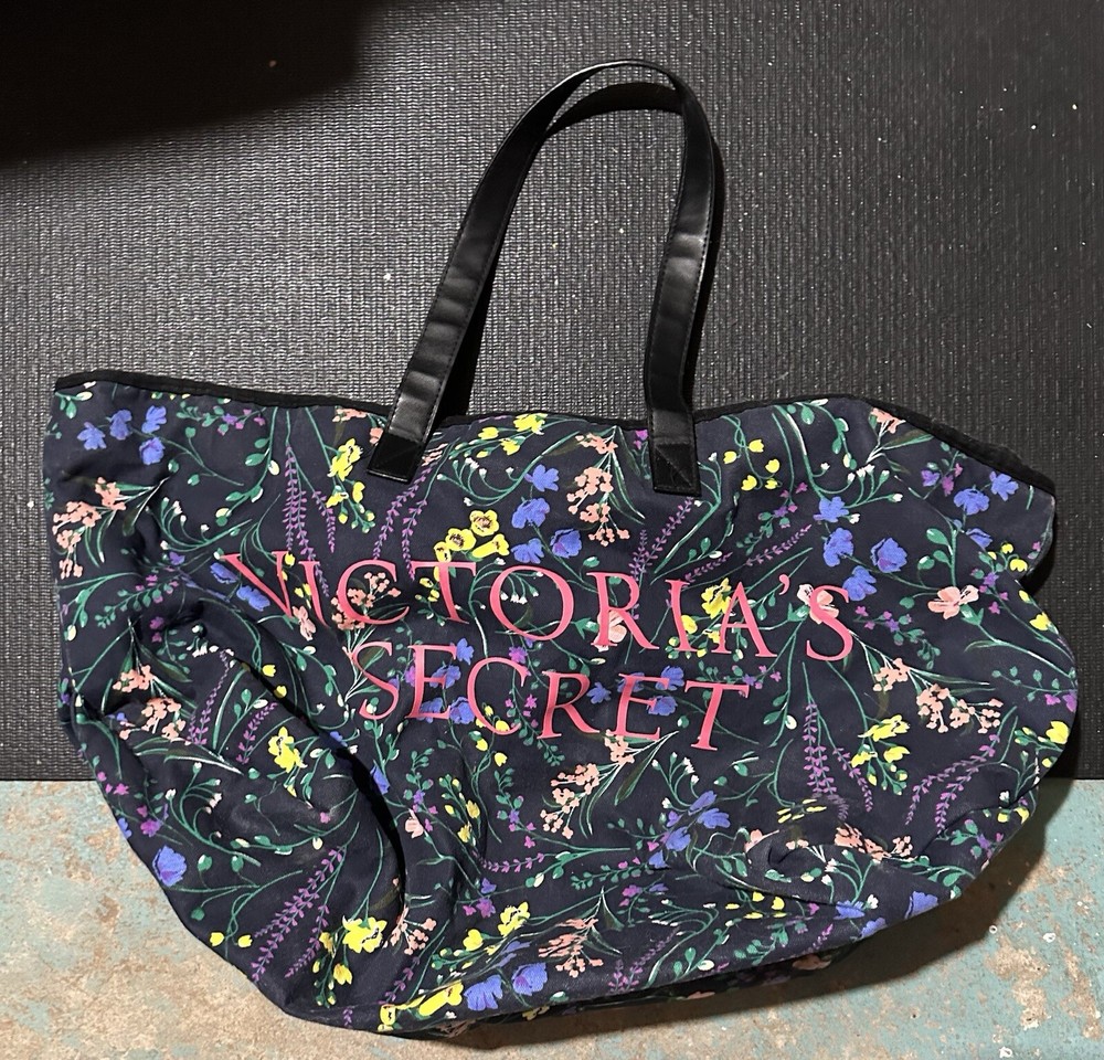 Victoria's Secret Large Floral Weekender tote bag black zipper Closure