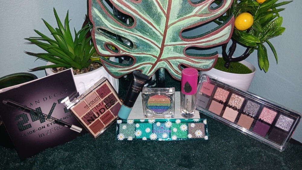 7-Piece Revolution Eyeshadow Palette & Makeup Bundle #17