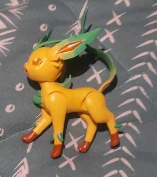 Jazwares  Pokemon LEAFEON Articulated Battle Action Figure Good Condition