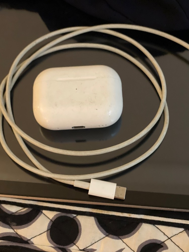 Apple AirPods Pro 2nd Generation with MagSafe Wireless Charging Case (USB‑C)...