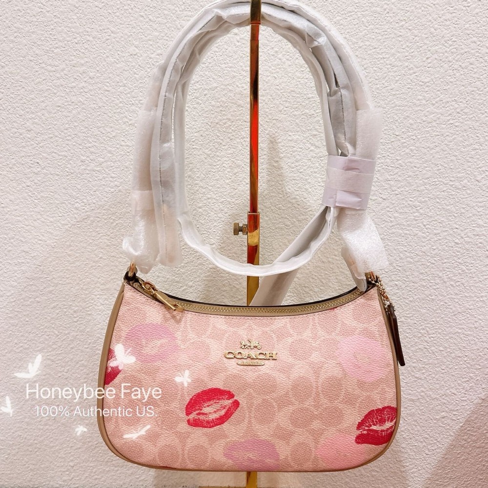 Coach Teri Shoulder Bag In Signature Canvas With Lips Print CZ938