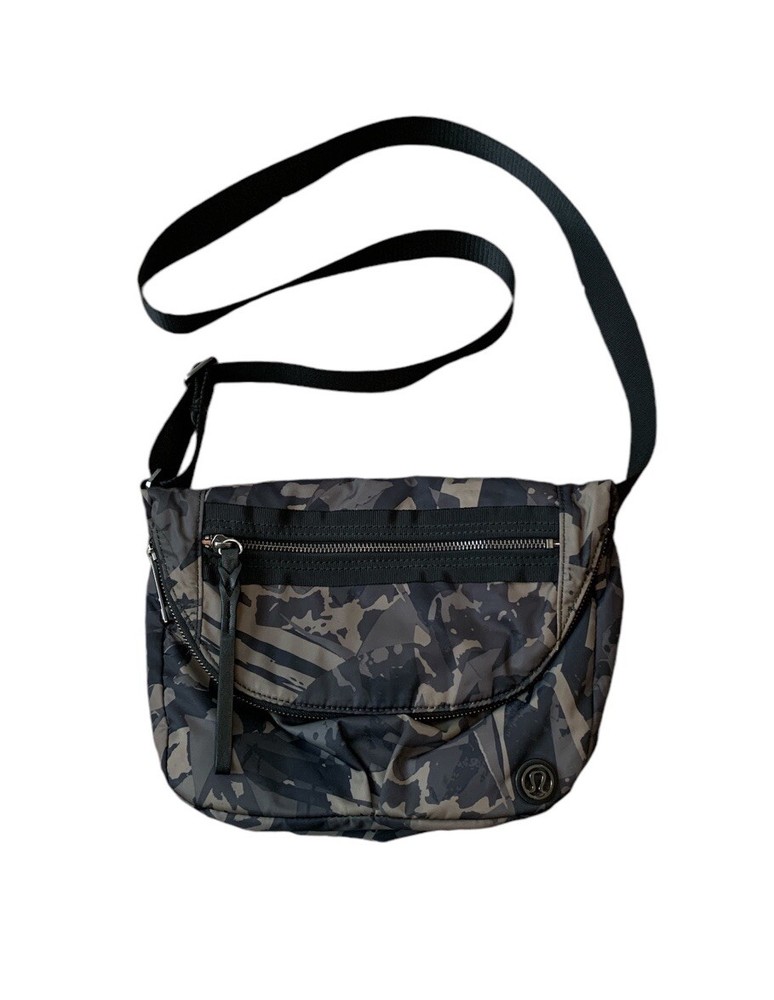 Lululemon All Night Festival Green Camo Crossbody Bag Purse Travel Casual Active