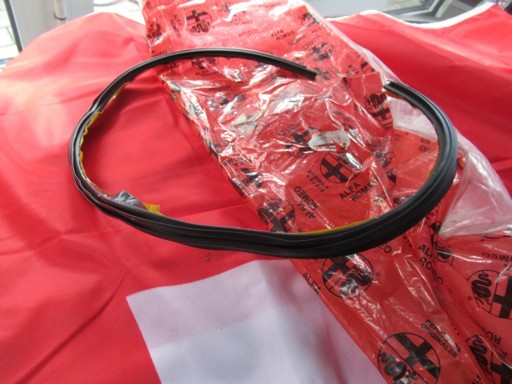 Original Alfa Romeo 33 Anno Fab. 90 - 94 Ant window bar gasket
