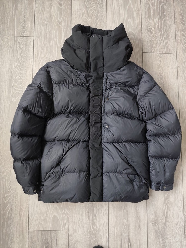 Moncler Madeira Hooded Short Down Jacket In Black. Size 3