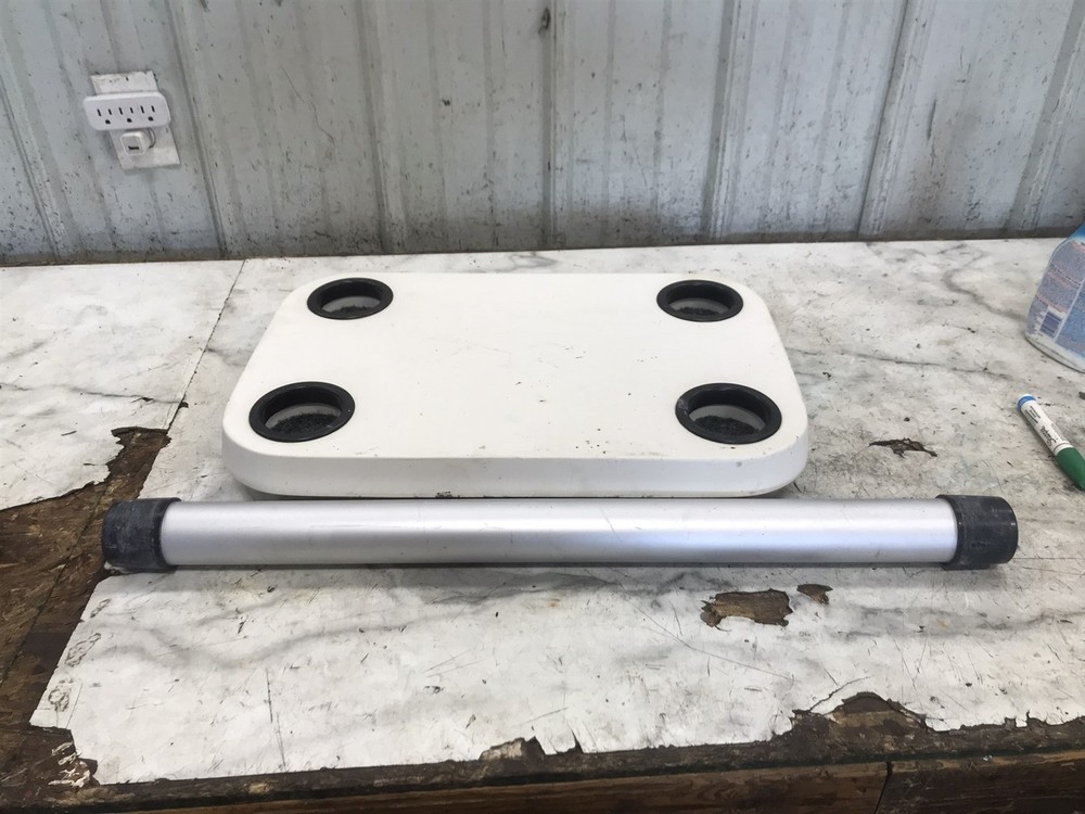 89 Carver 2557 Montego Boat table top with cup drink holders & support post pole