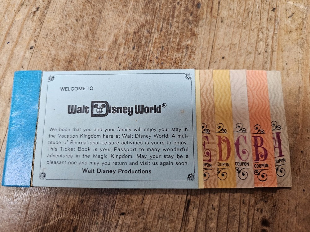 1976 Original Walt Disney World Child Ticket Coupon Booklet Vintage 1970s Disney-image