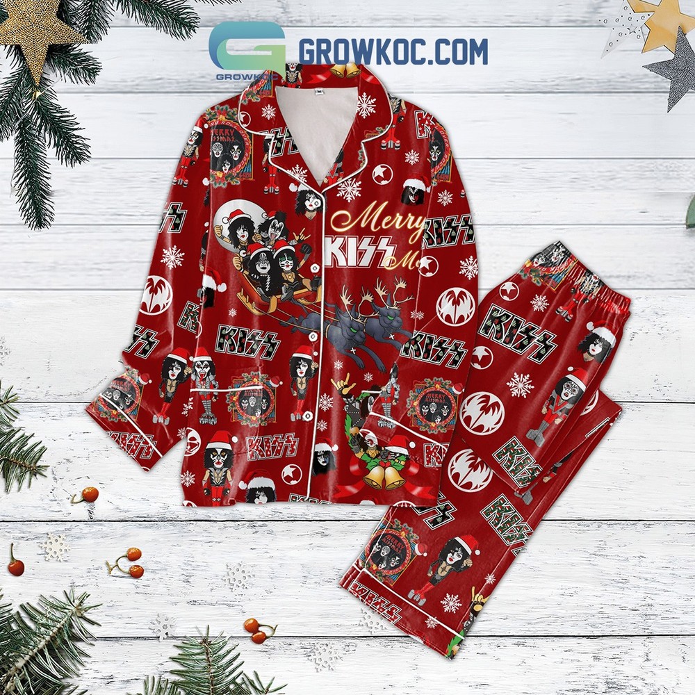 Festive Kiss Merry Christmas Pajama Set for Holiday Cheer