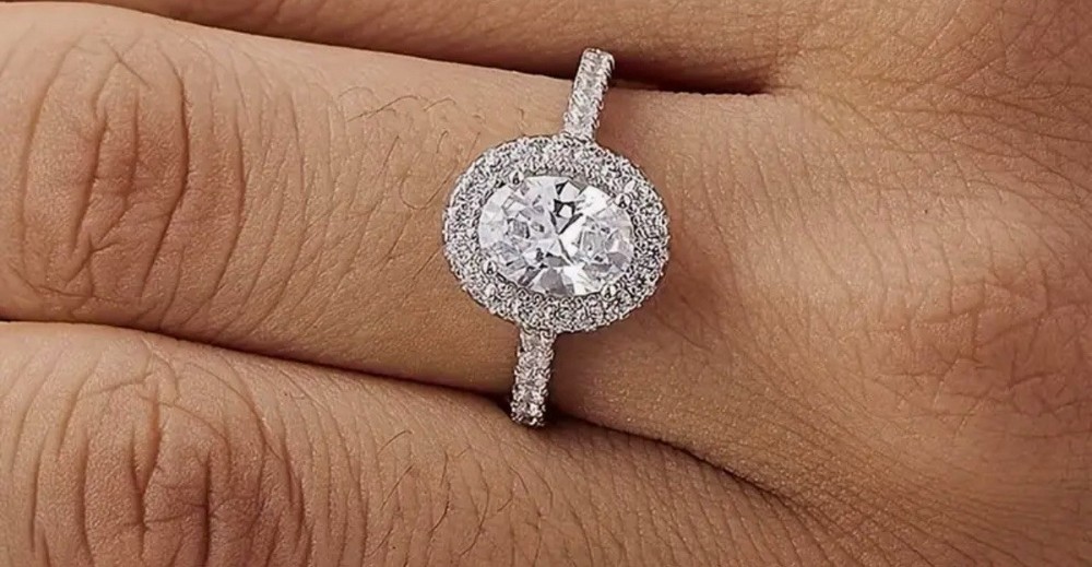 Stainless Steel Oval Rhinestone Ladies Ring Great For Gifts Engagement Elegant