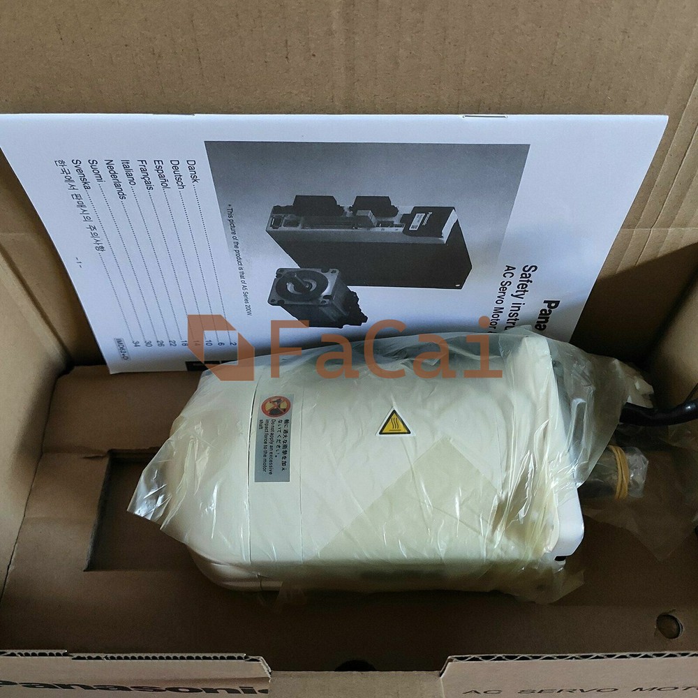 1PCS Panasonic Servo Motor MSMA082P1B New