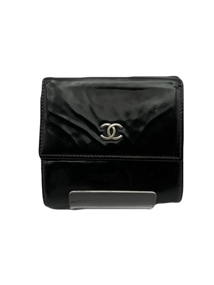 CHANEL Black Patent Leather Wallet Pre-Owned E0530-17