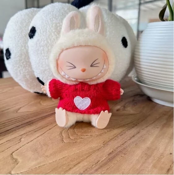 17/15CM For POP MART LABUBU The Monsters Plush Doll Red Love Sweater (No Dolls)