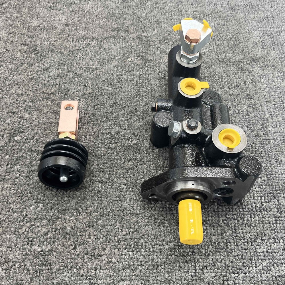 Master Cylinder 47250-31450-71 for Toyota Forklift 7FDU45 7FDU60 7FGU70 7FGU80