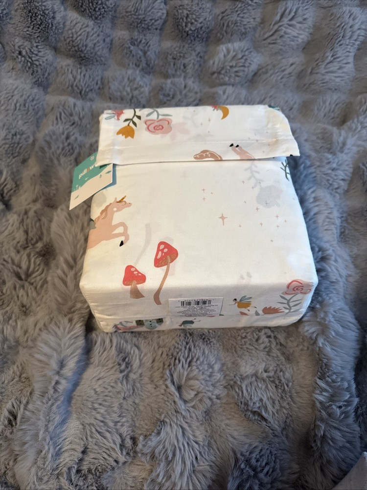 Pillowfort Fairytale cotten sheet set - Queen 220 thread count Kids/teens/Adult