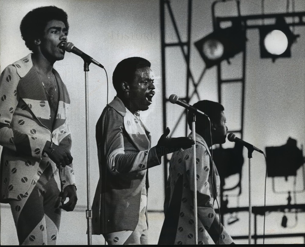 1974 Press Photo The Del-Fonics on the main stage at Summerfest - mjx00563