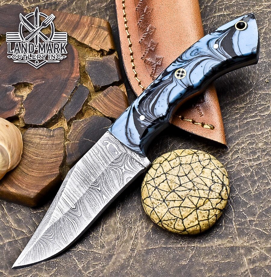 BEAUTIFUL CUSTOM DAMASCUS HANDE MADE HUNTING SKINNER KNIFE WITH RESIN HANDLE