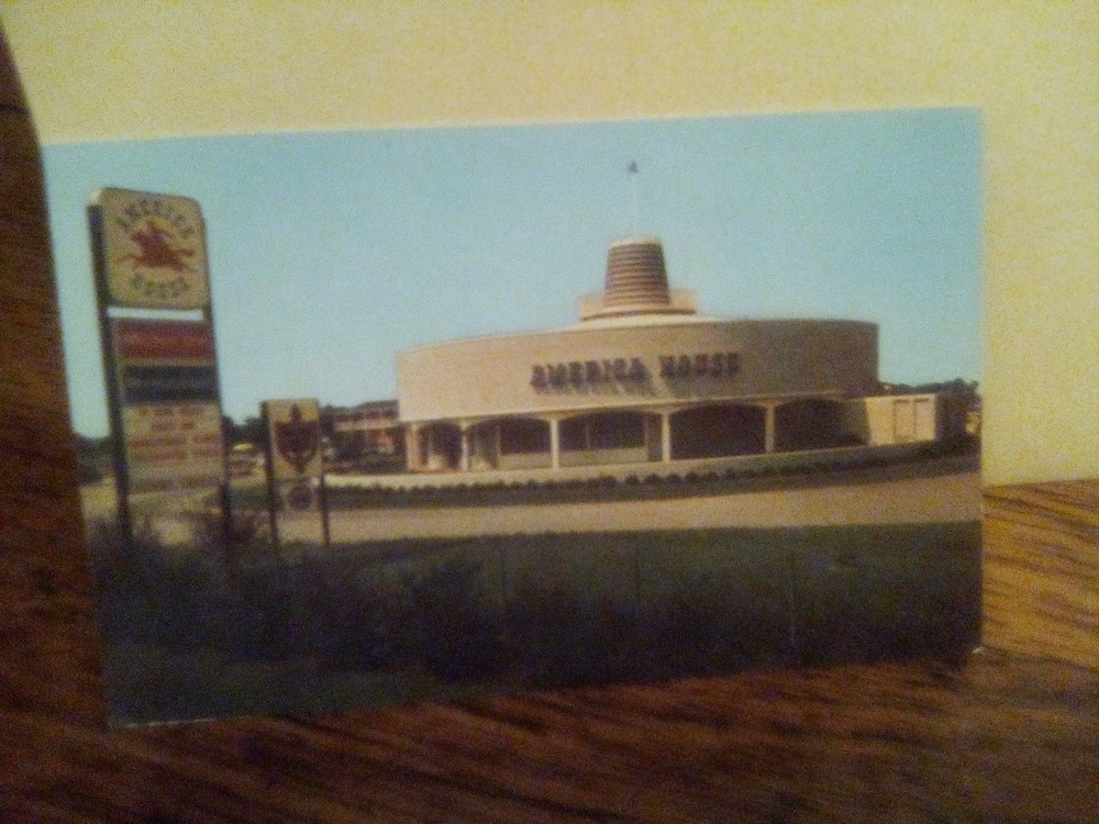 Vintage postcard America House Motor Inn ,Kiptopeak , Va.