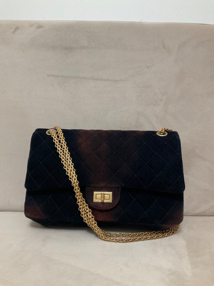 CHANEL bag authentic new Flap Bag/ crossbody